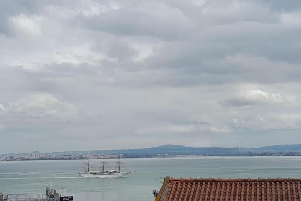 Sun River View Balcony Apartment Lissabon